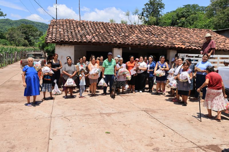 Entregamos despensas en El Sauz y Palo Gordo