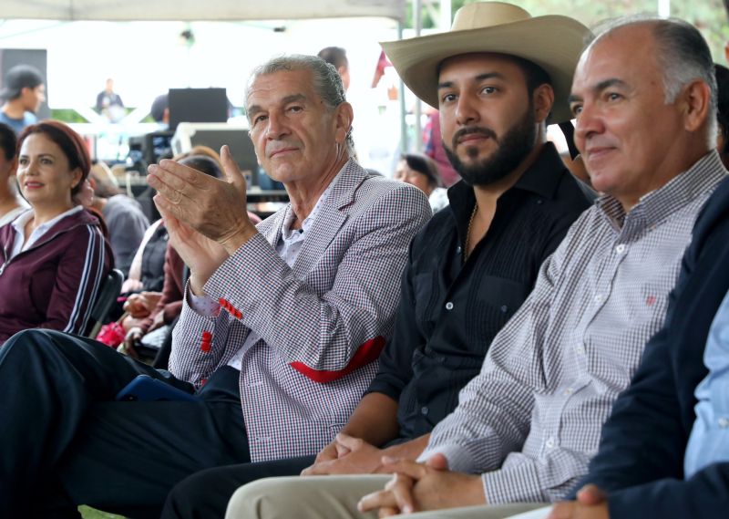 Presidente Edder asiste a entrega de tarjetas del programa mujeres con bienestar en Valle de Bravo