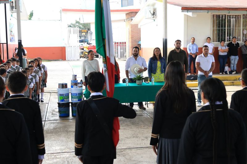 Seguimos apoyando la educación de nuestro municipio.