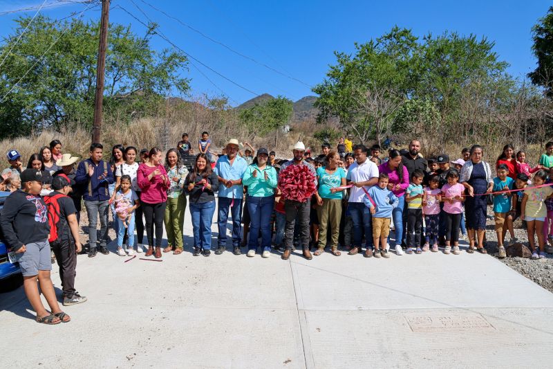 Presidente Edder entrega Pavimentación para San Simón, Piedra Grande Luvianos