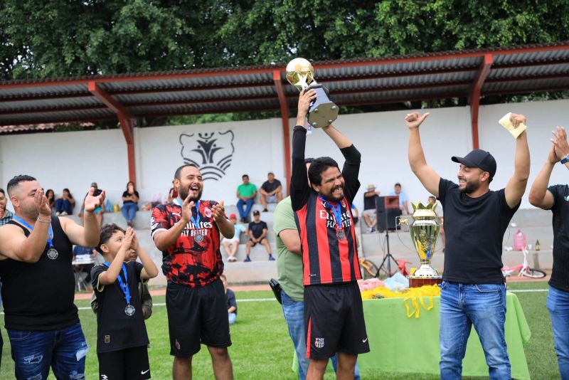 Edder premia a Futbolistas