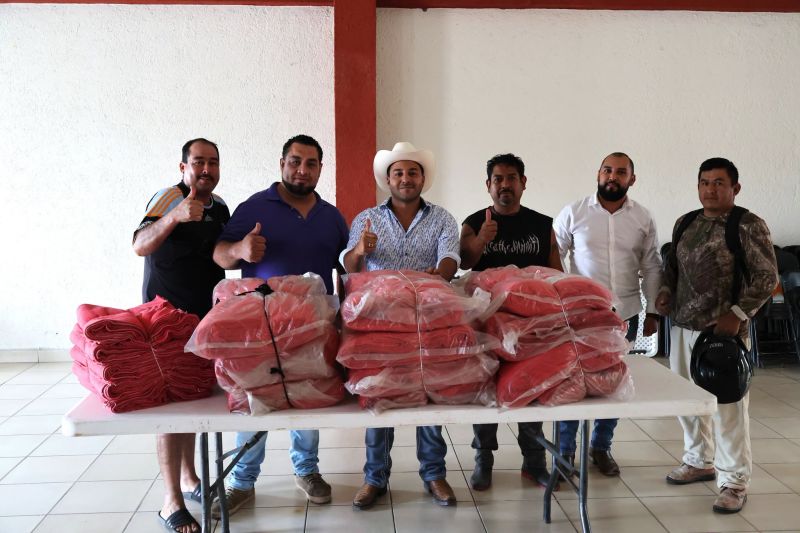 Entregamos franela a nuestros apaches